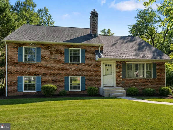 6 Clover Ln, Malvern, PA 19355