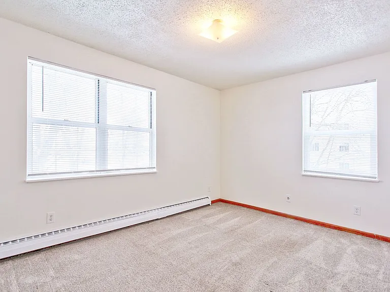 319 Oxford Ct #7 — Photo 10