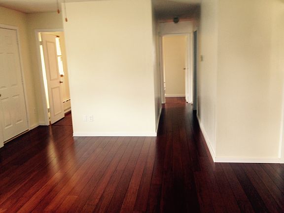 5th image of 28 Tamarack Dr