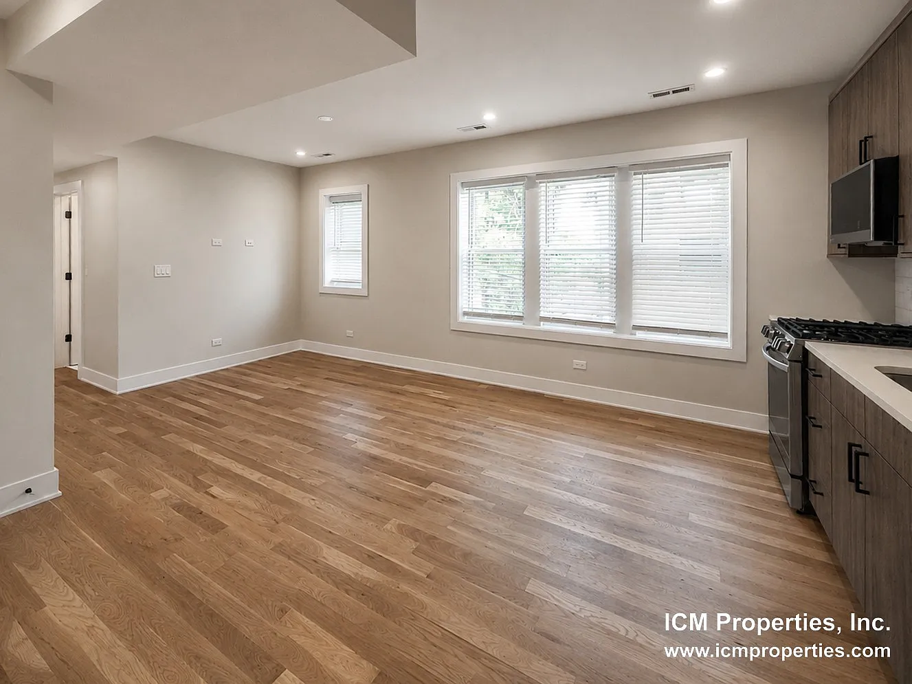 3 bed, 2.5 bath, 1200 sqft, $4,450 — Photo 2