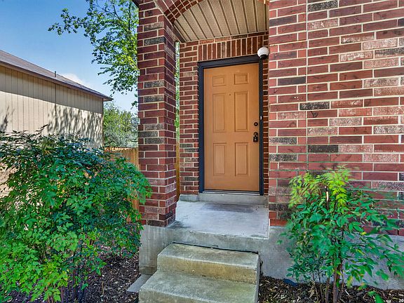 3rd image of 13511 Magnolia Brook