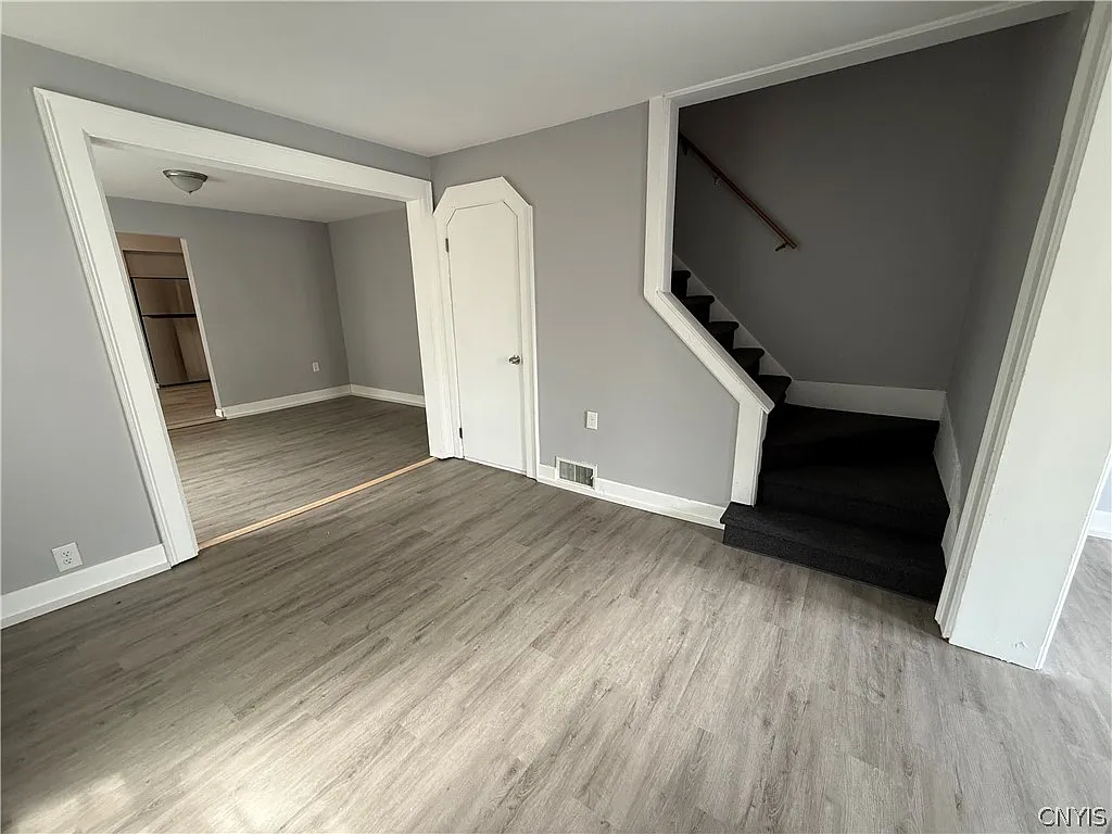3 bed, 1.0 bath, 1710 sqft, $1,600 — Photo 3
