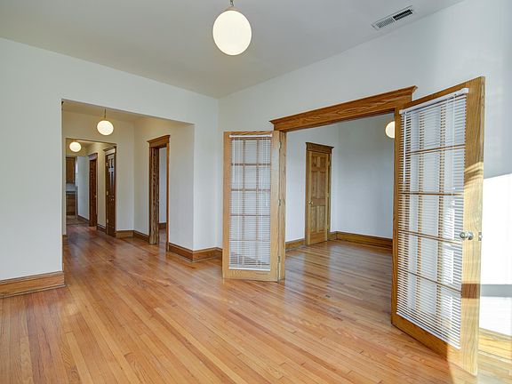 4th image of 848 W Waveland Ave APT 3