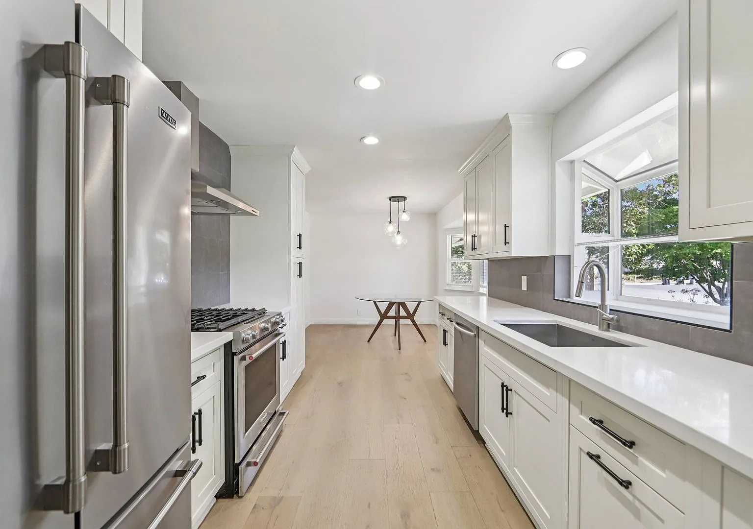 Beautifully Remodeled & Spacious 4bd Single Story House — Photo 2