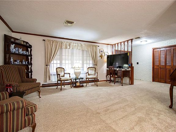 3rd image of 3515 Meadowbrook Dr