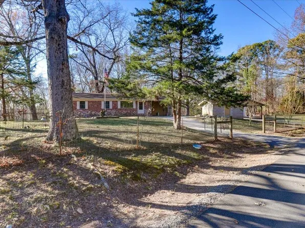 201 Don Noble Trl, Fountain Lake, AR 71901