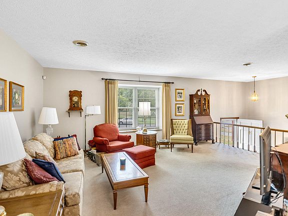 5th image of 2110 Seven Oaks Dr