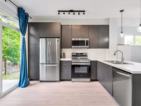 5th image of 19505 68a Ave #121