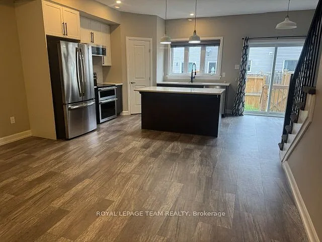 58 Vimy Ridge Cres — Photo 3