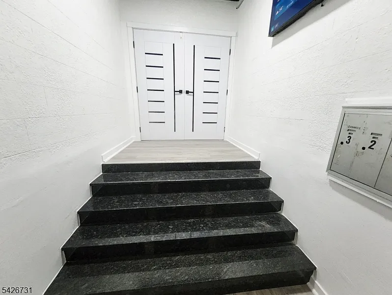 3 bed, 1.0 bath, $2,899 — Photo 4
