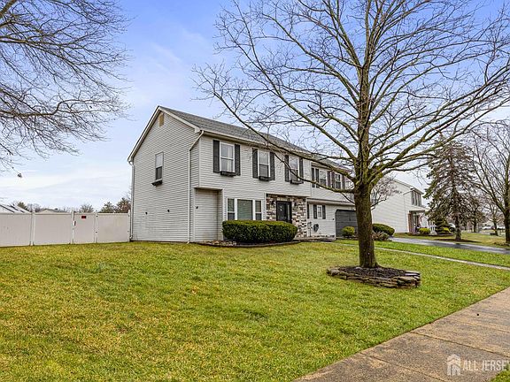 3rd image of 24 Higgins Rd