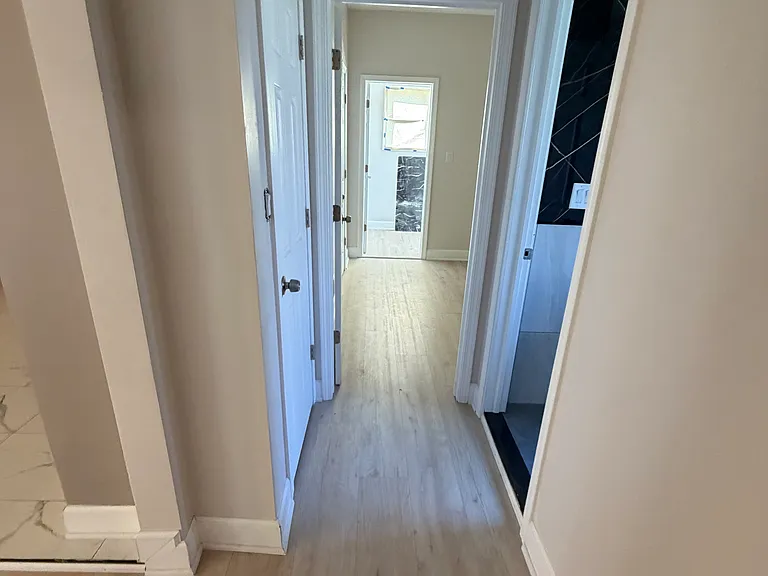 1343 Seward St — Photo 8