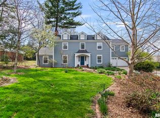 10 Sunset Ln, Leland Grove, IL 62704