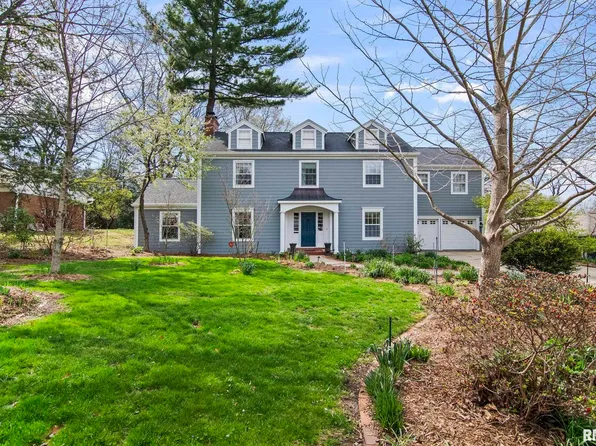 10 Sunset Ln, Leland Grove, IL 62704