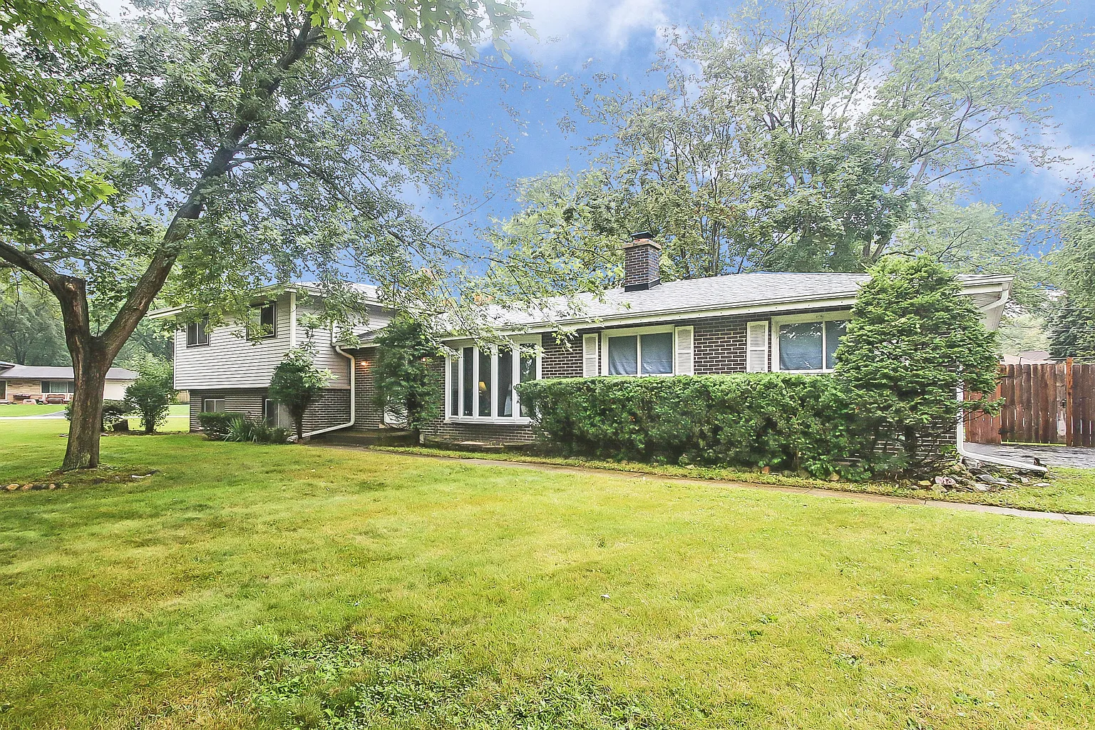 198 Patricia Ln photo 1