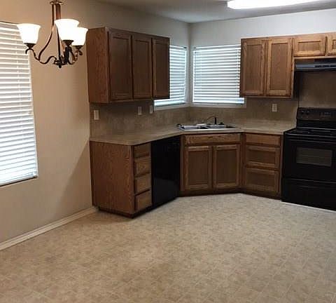 3rd image of 605 Westmeadow Dr