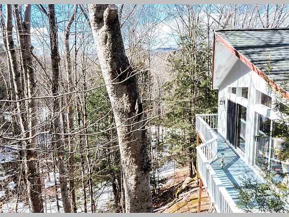 3rd image of 50 Pinnacle Road