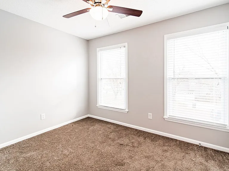 15704 Outlook St — Photo 30