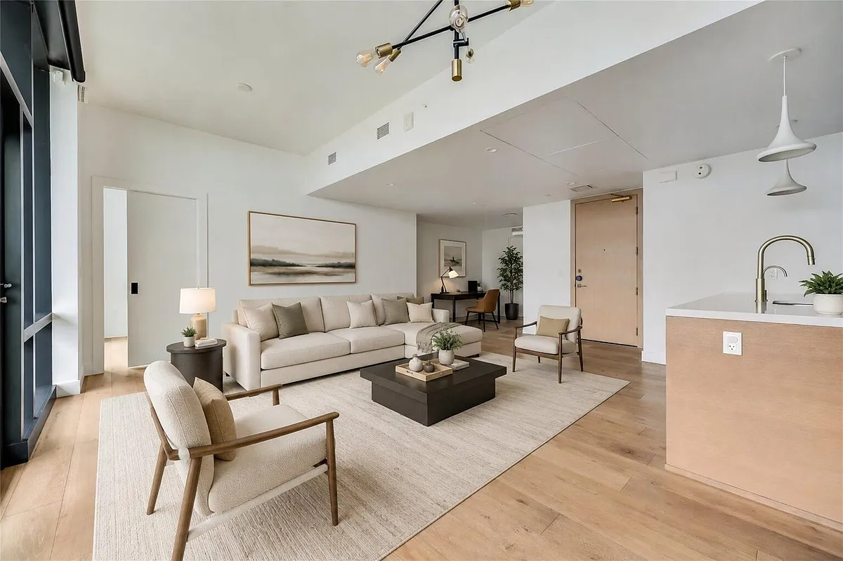Building Photo - 70 Rainey St #2302