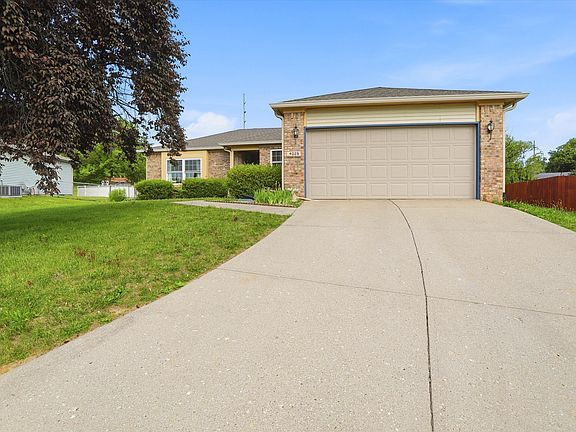 2nd image of 4025 Maple Manor Dr