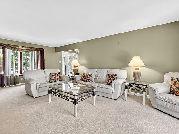 4th image of 1705 Hassam Rd