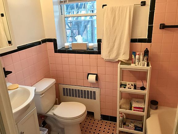 4th image of 2204 Saint James Pl APT 2A