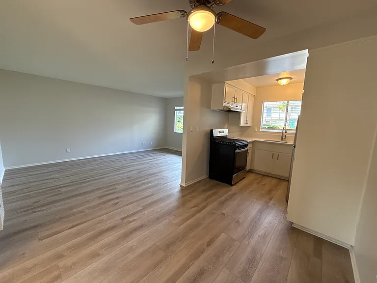 1021 E Cypress Ave — Photo 24
