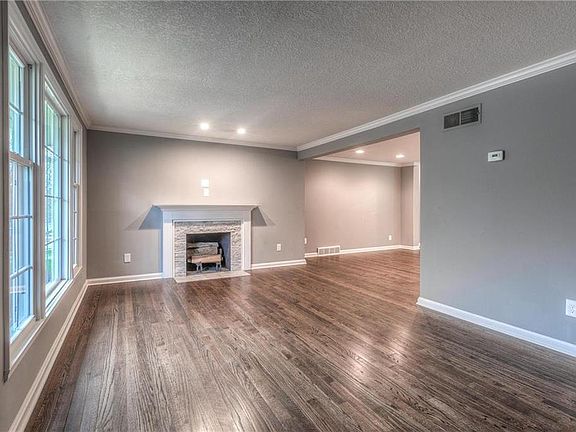 4th image of 7421 Fontana St