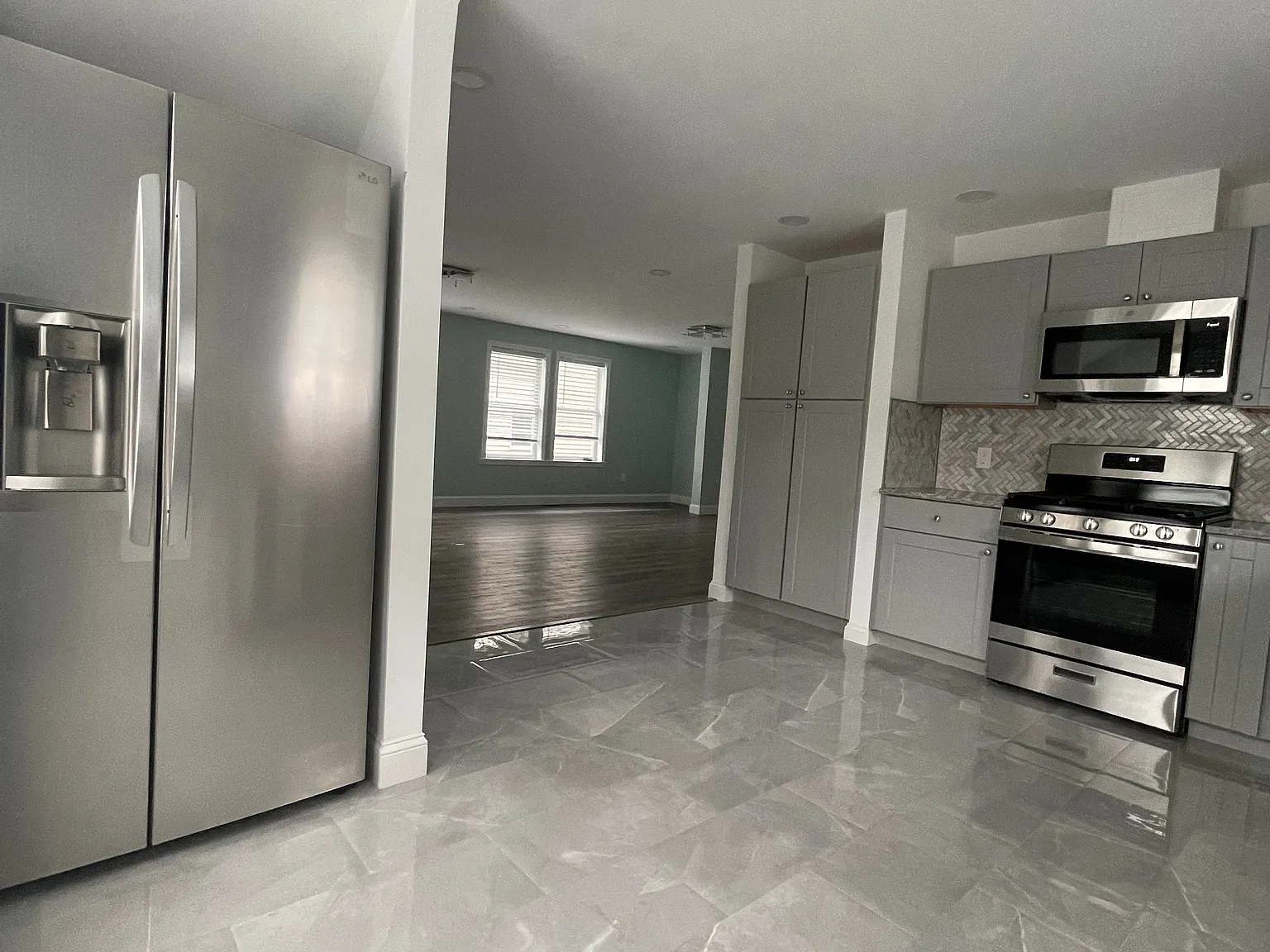 3 bed, 2.0 bath, 1250 sqft, $3,500 — Photo 1