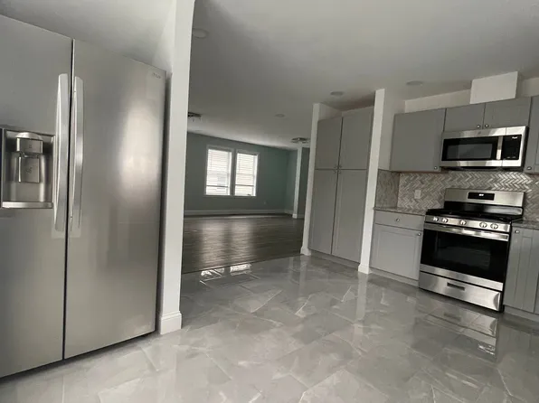 179 Ruskindale Rd #1, Hyde Park, MA 02136
