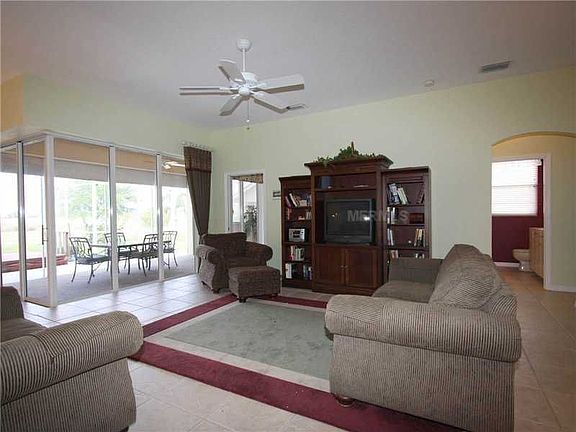 4th image of 254 Madrid Blvd