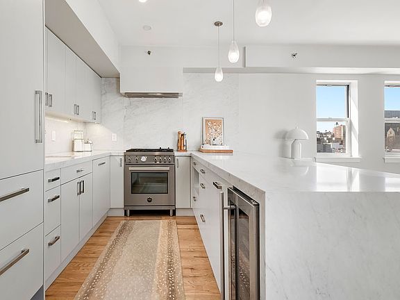 3rd image of 304 W 115th St APT 8A
