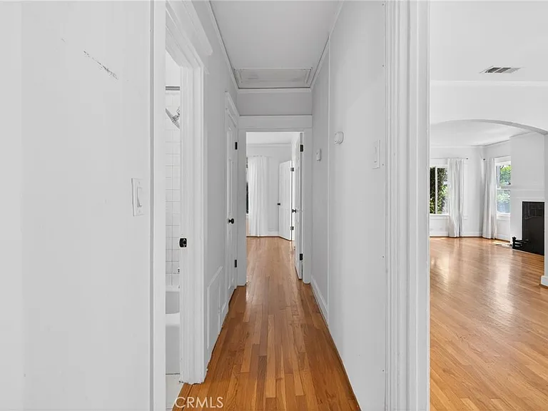 1145 N Genesee Ave — Photo 10