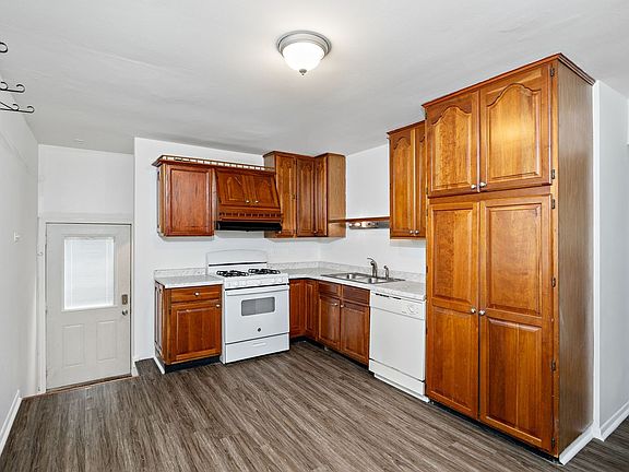 4th image of 196 Craig Dr W