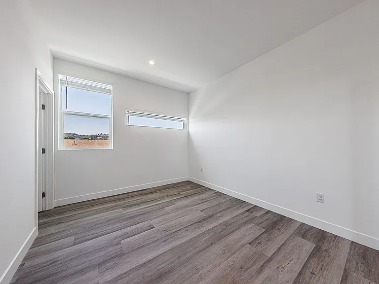 3015 Alsace Ave — Photo 97