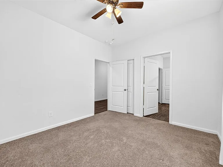 1024 Banyon Tree Ln — Photo 13