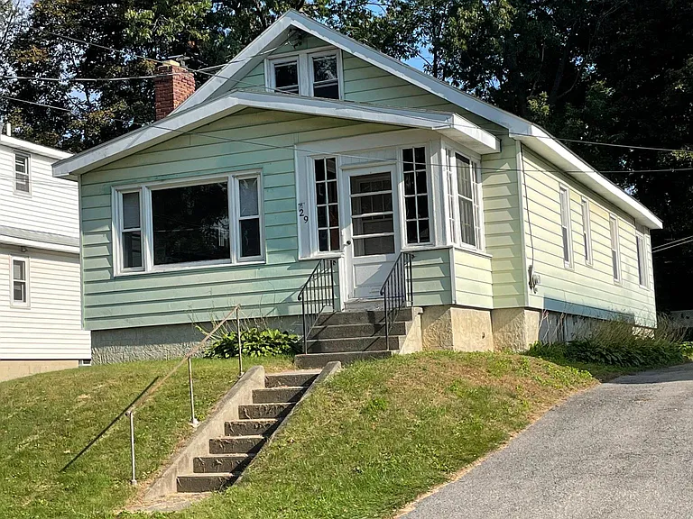 29 Hillcrest Ave — Photo 2