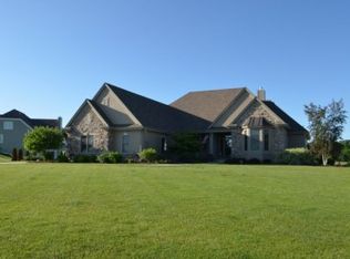 N65W28099 Forest Ridge Cir, Sussex, WI 53089