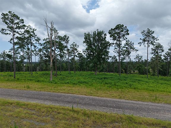 2nd image of 82 Circle Dr