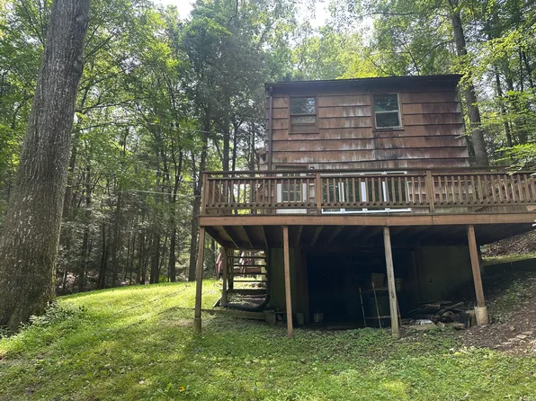 52 Lakeview Terrace, Newtown, CT 06482