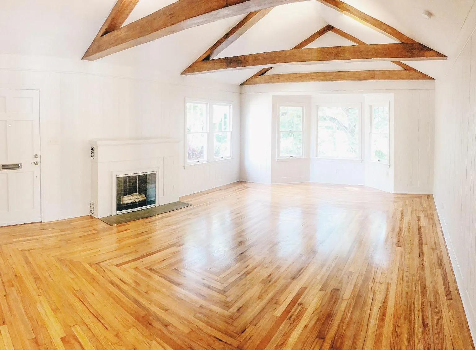 3 bed, 2366 sqft, $4,800 — Photo 3