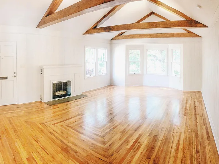 Large entry room with fireplace