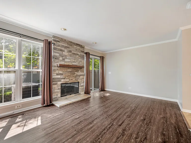 804 Spring Creek Ct — Photo 11