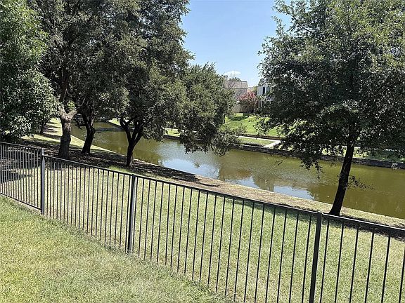 4th image of 308 Riverwalk Ln
