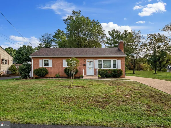 404 Academy St, Berryville, VA 22611