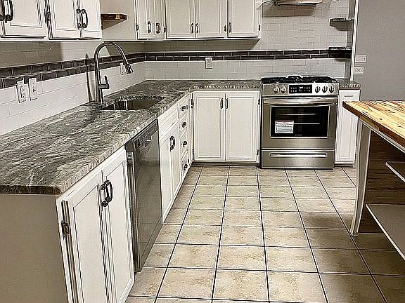 4th image of 7041 Park Ave