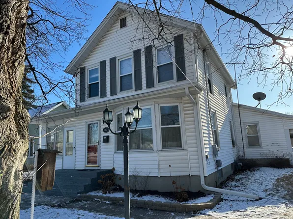 305 W Wall St, Morrison, IL 61270