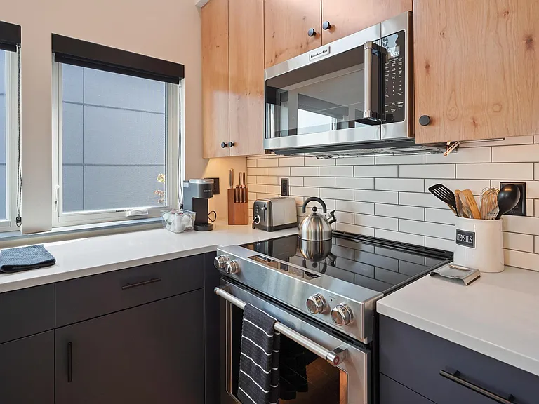36 SW Roosevelt Ave #2 — Photo 7