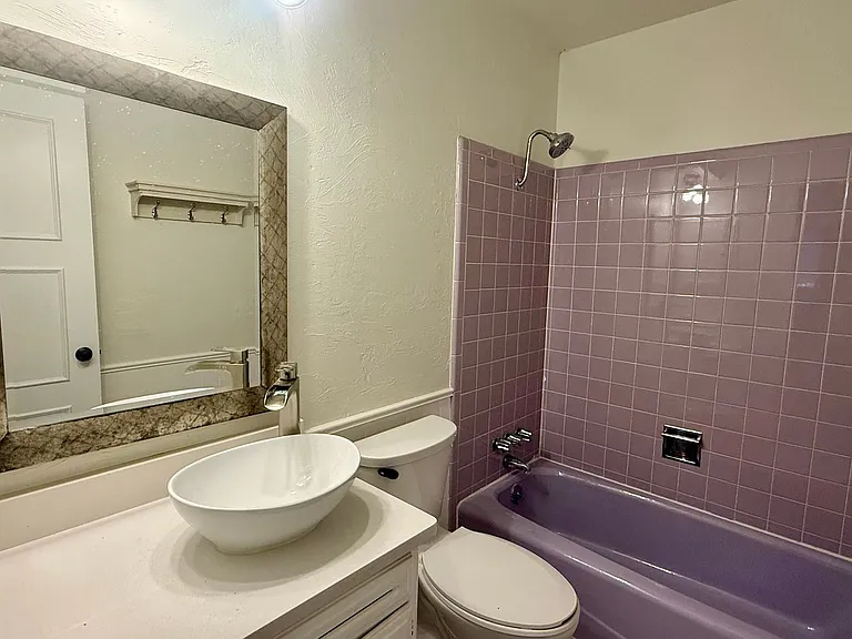 3007 W Wilshire Blvd — Photo 10