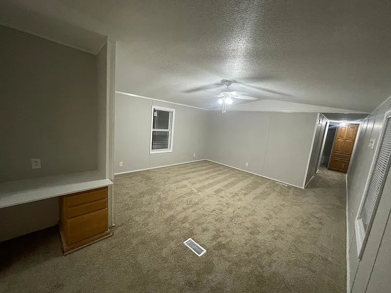 215 Greenfield Rd — Photo 8